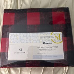 Queen size sheet buffalo plaid, red and black for holidays!